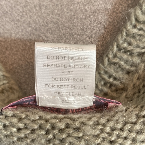 Romeo & Juliet - Grey long sleeve sweater. Size L - Picture 4 of 8